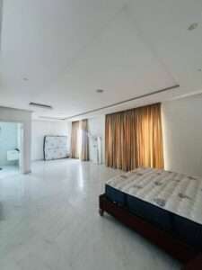 Waterfront 5-Bedroom Detached Mansion in Banana Island For Sale