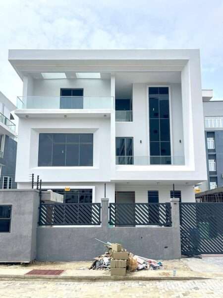 5-Bedroom Luxury Home in Ikoyi with Elevator & Pool