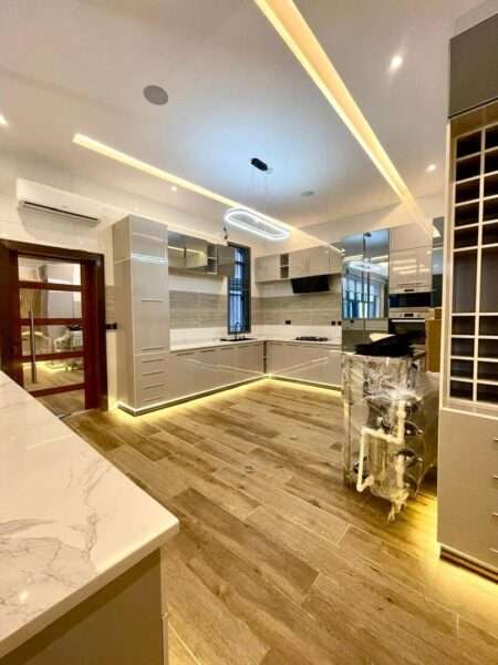 5-Bedroom Luxury Home in Ikoyi with Elevator & Pool